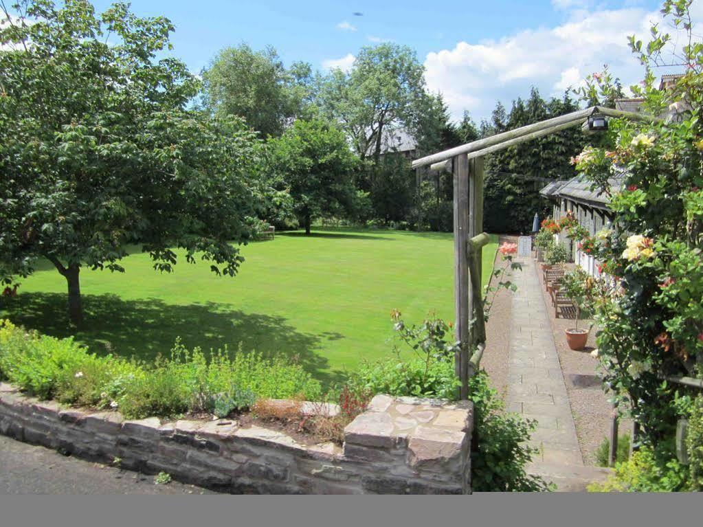 The Three Cocks Coaching Inn Glasbury Dış mekan fotoğraf