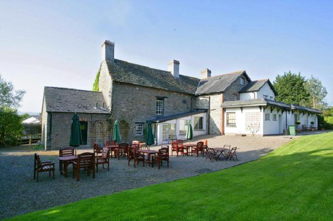 The Three Cocks Coaching Inn Glasbury Dış mekan fotoğraf